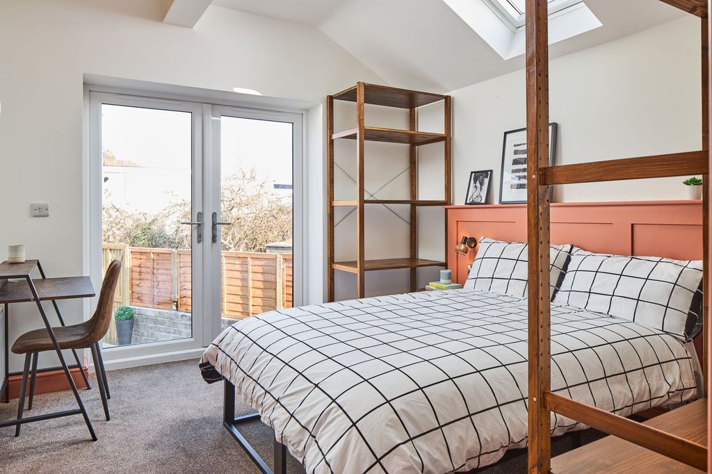 Property photo 2 of 11 Room 2