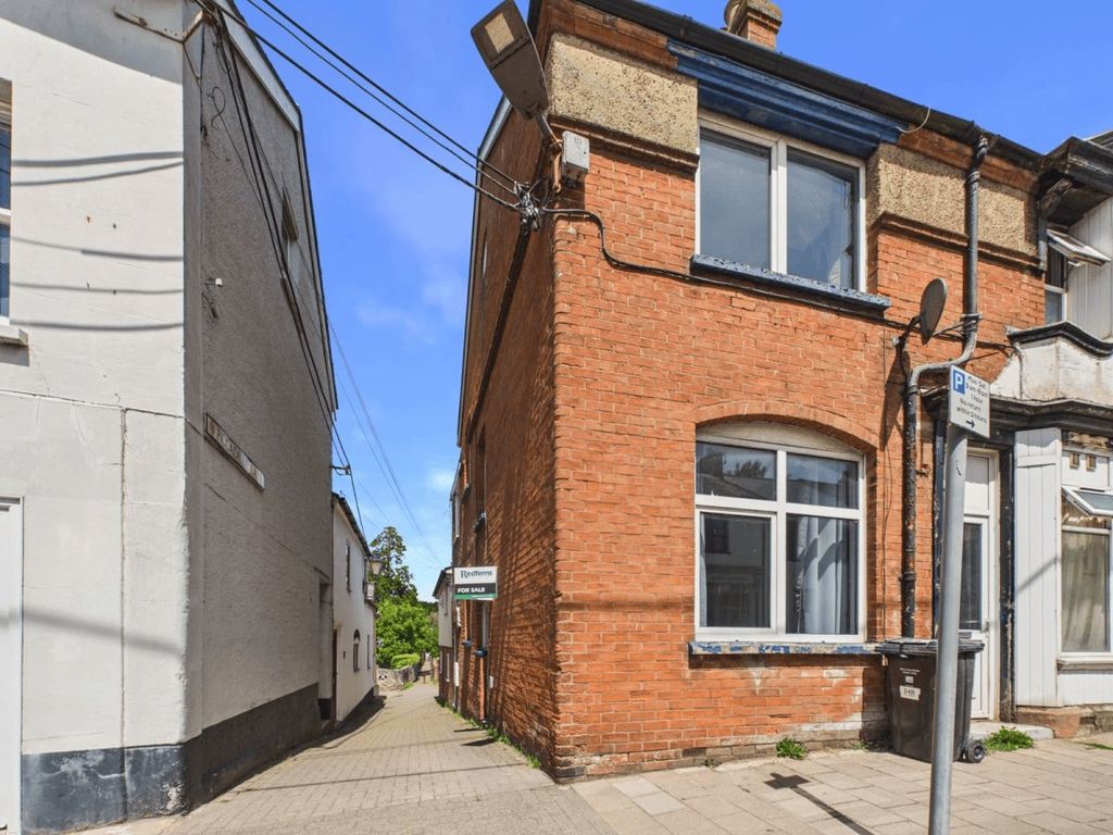 Property photo 1 of 8