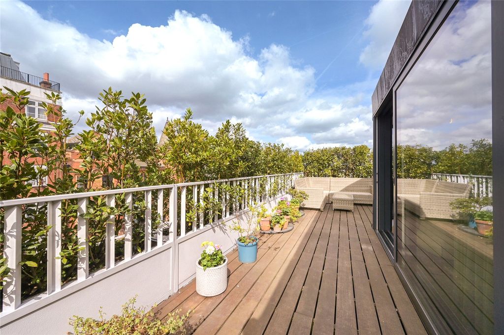 Property photo 3 of 11 Roof Terrace