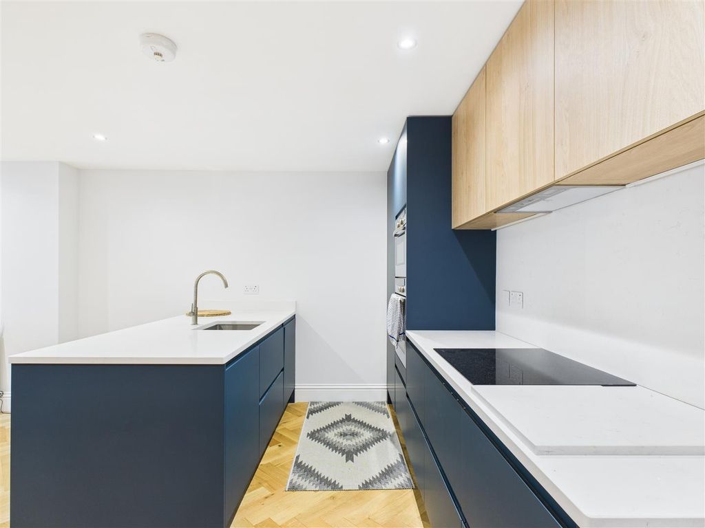 Property photo 3 of 8 Cam04419G0-Pr0039-Still023.Jpg