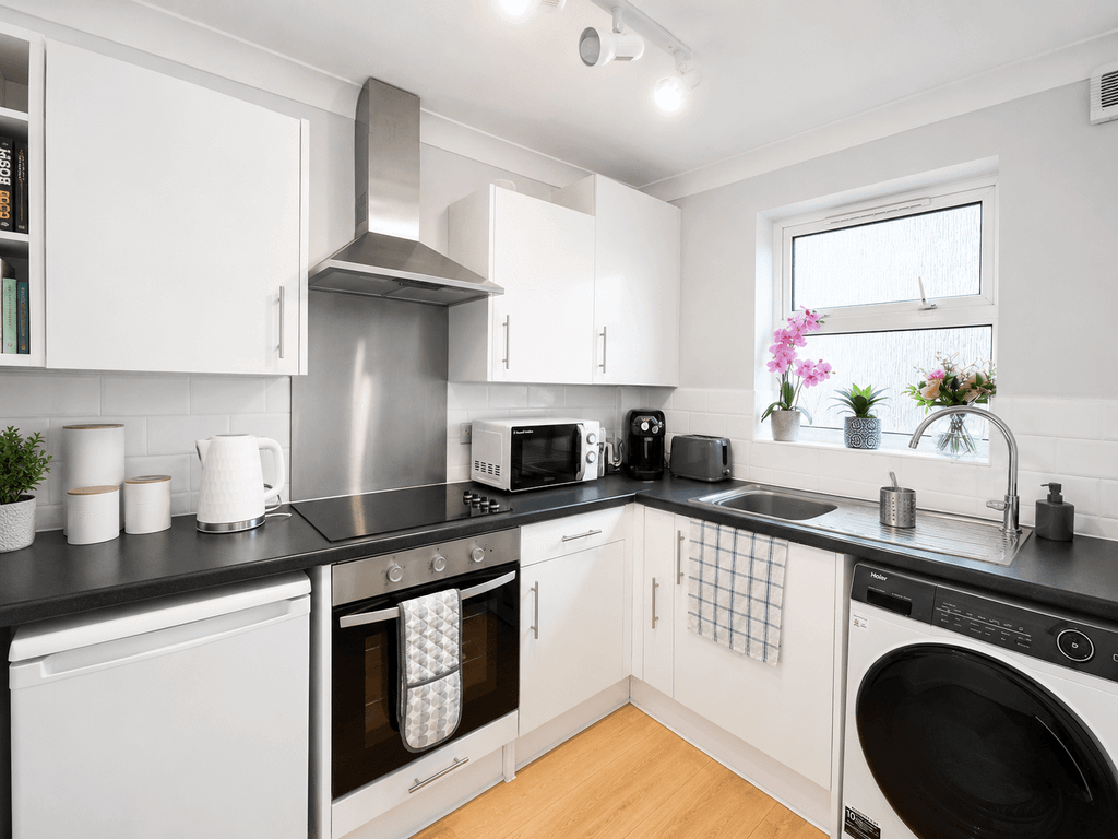 Property photo 1 of 5 2 Bed Flat To Rent Cannon Road, London Cr0