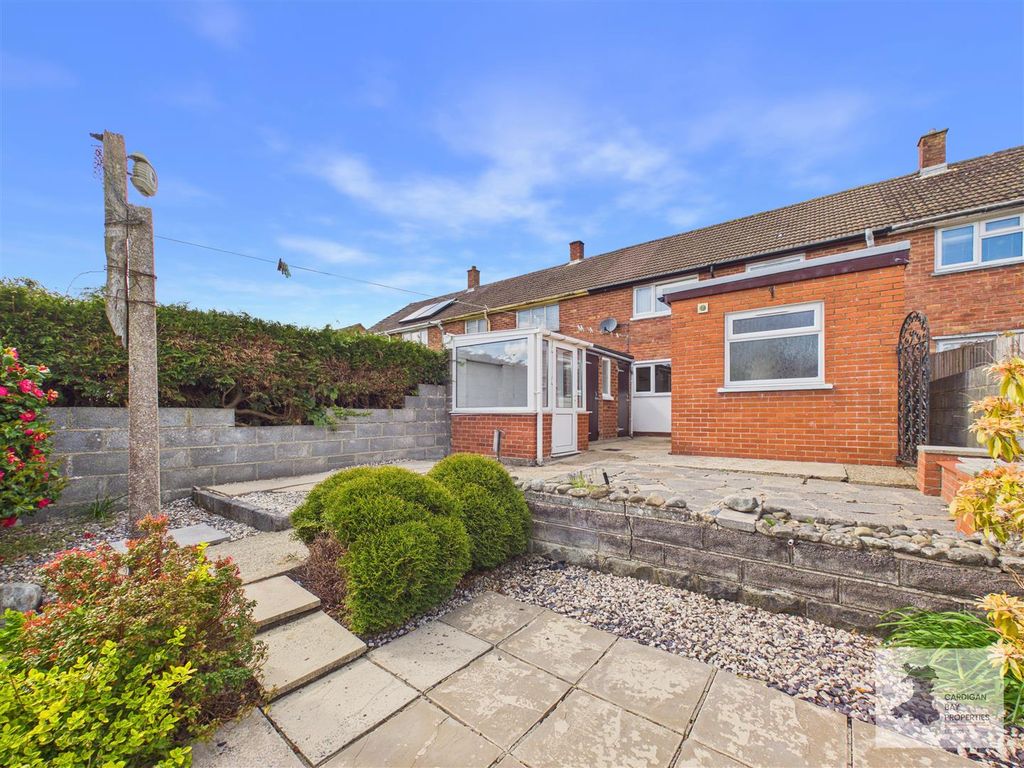 Property photo 2 of 35 Back