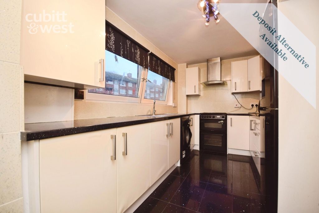 Property photo 3 of 9 Kitchen