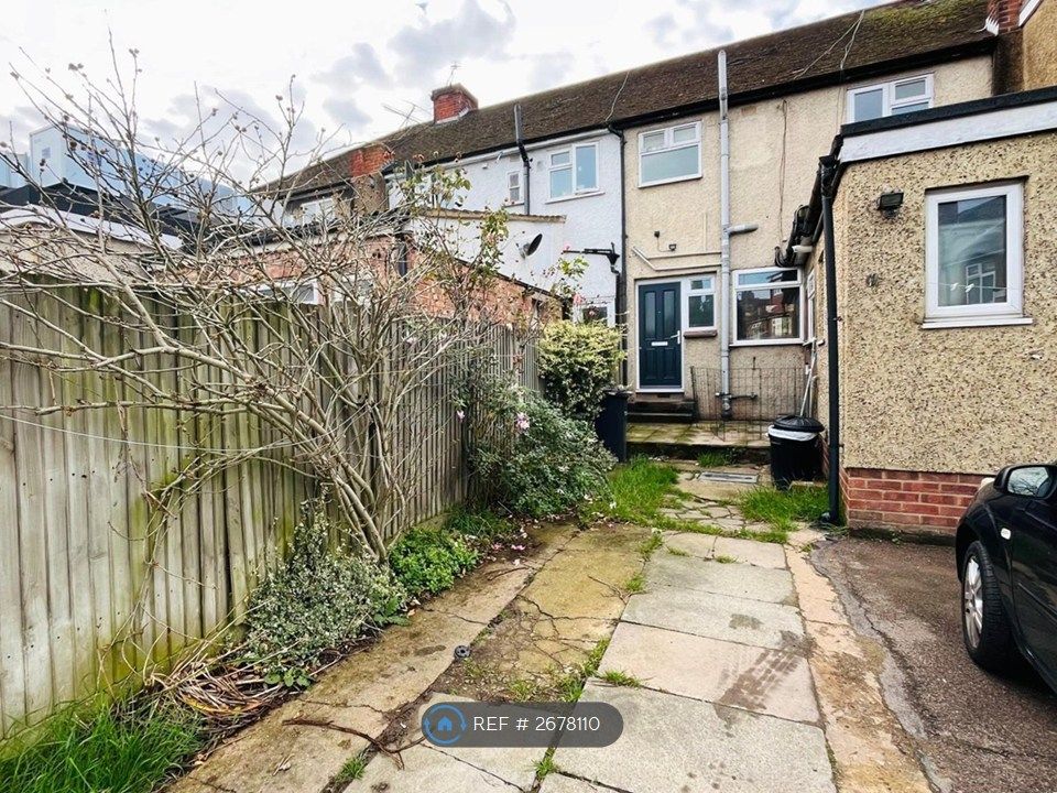 Property photo 2 of 8 Parking