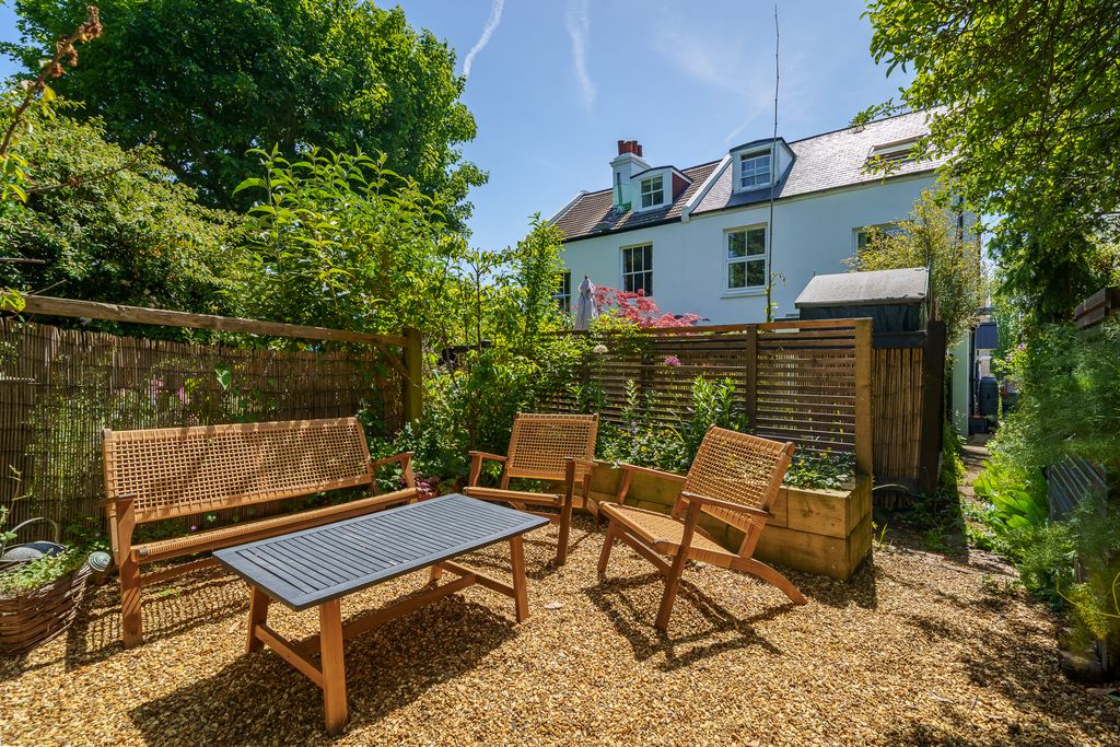 Property photo 2 of 24