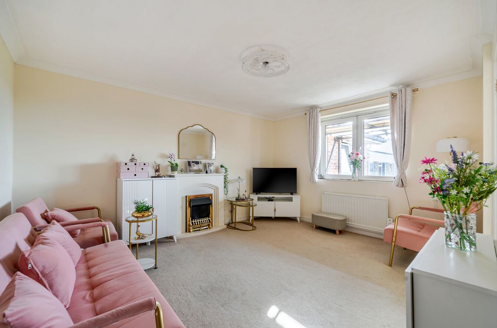 Property photo 2 of 16 1529723-10-1A13A3...