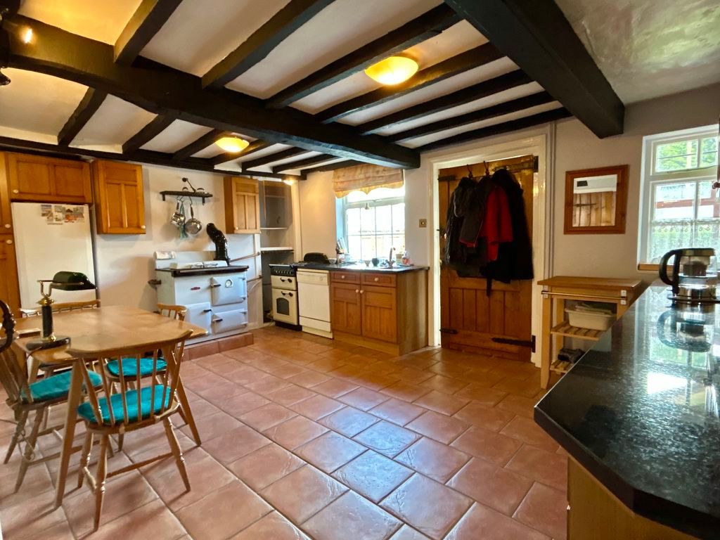 Property photo 3 of 28 Breakfast Kitchen