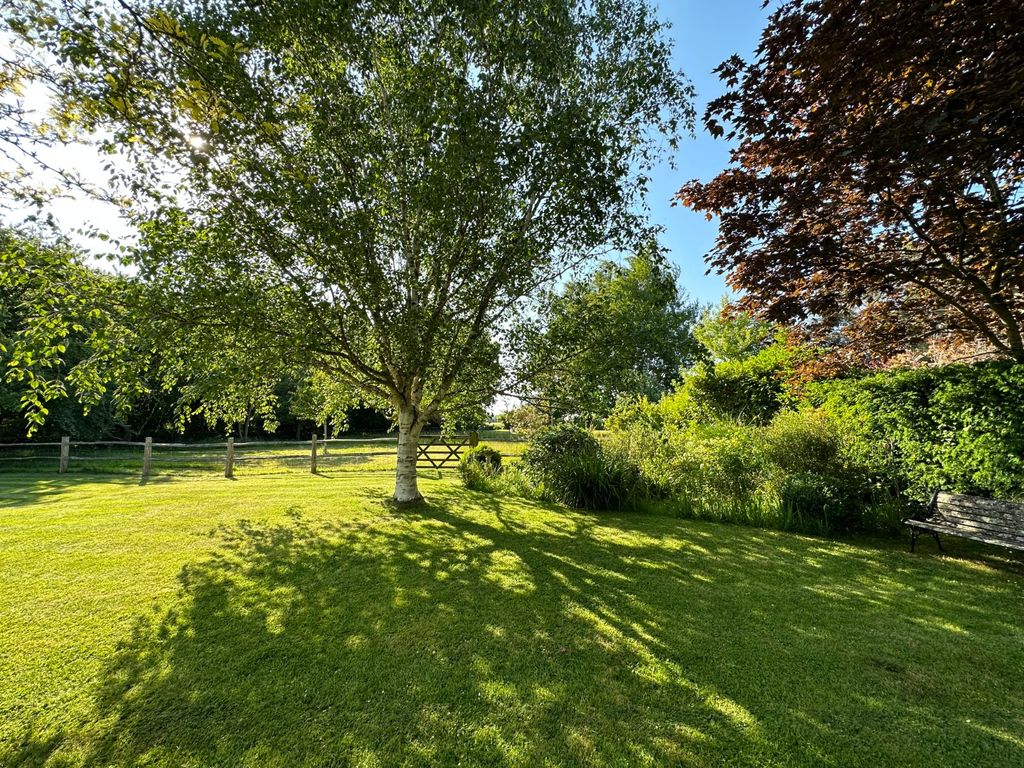 Property photo 3 of 14 Gardens