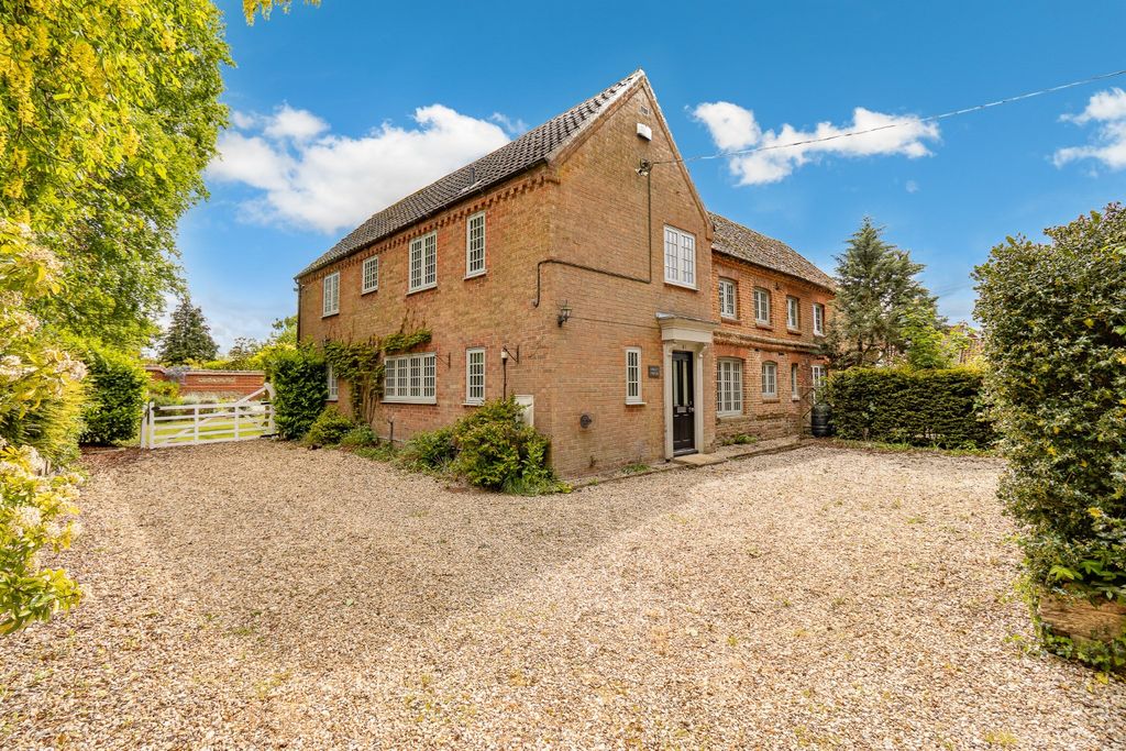 Property photo 1 of 43 4216240