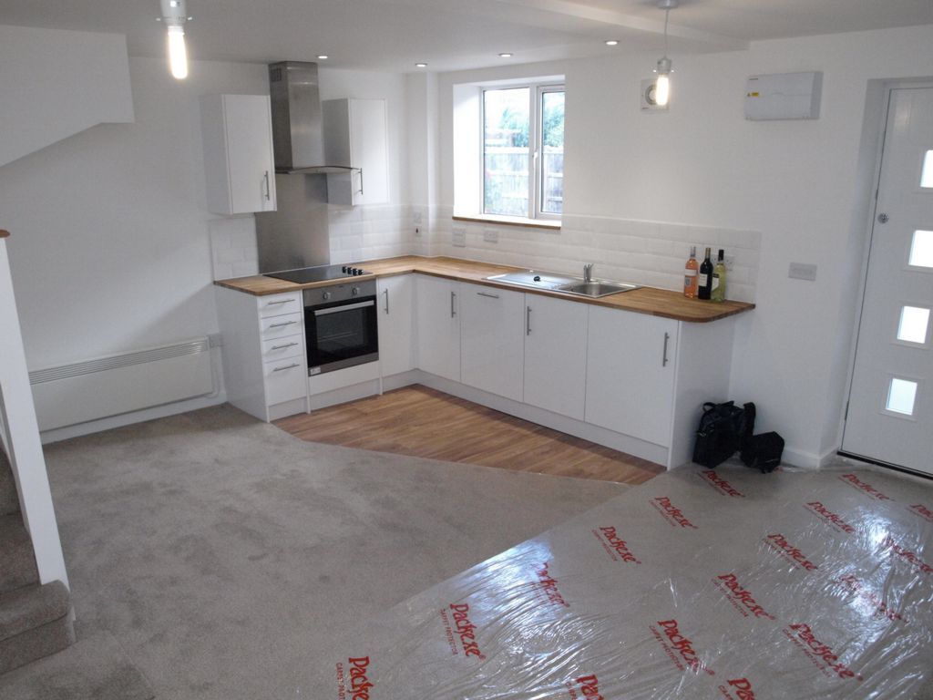 Property photo 2 of 8 Kitchen/Living Room