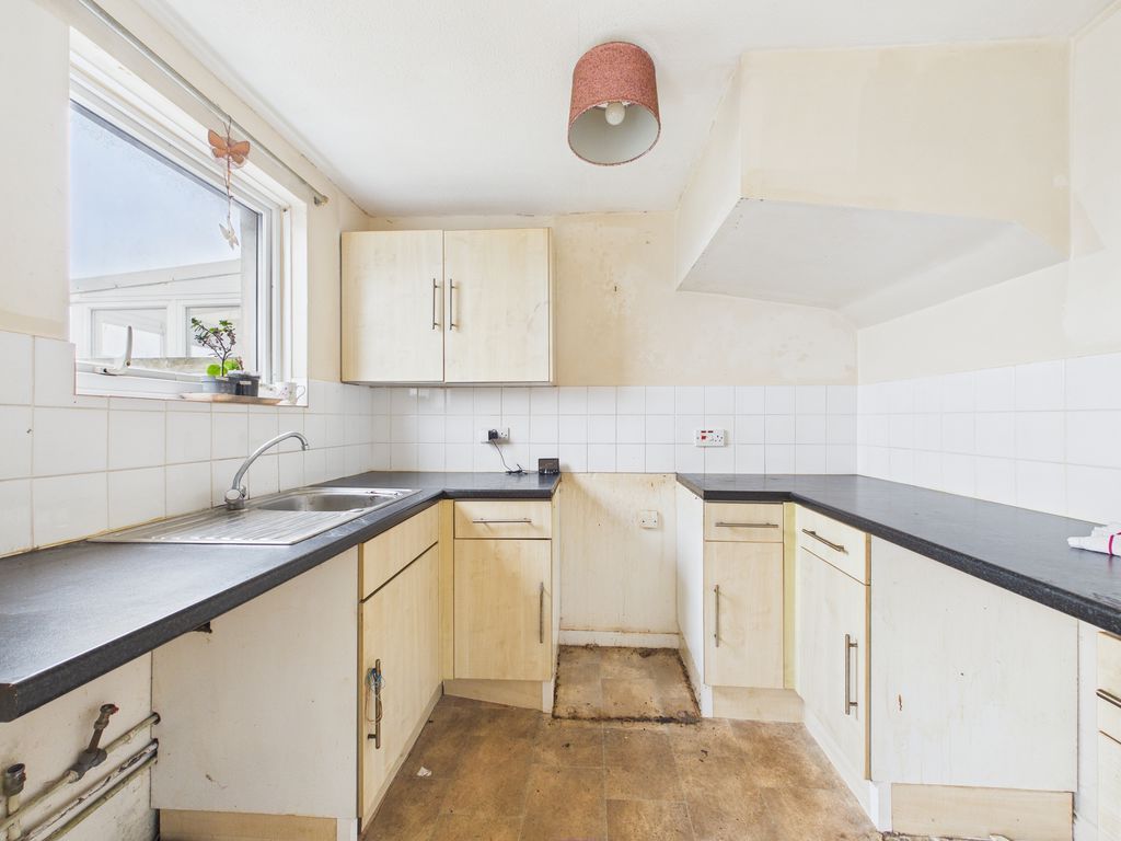 Property photo 2 of 10 Kitchen