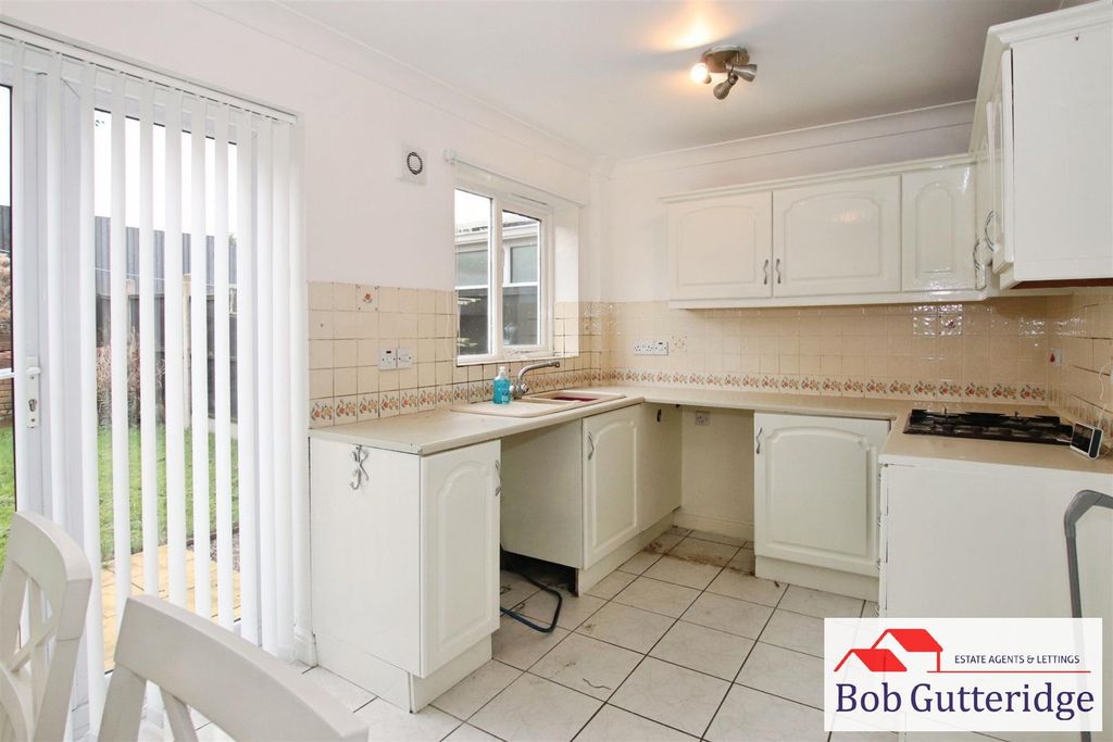 Property photo 3 of 19 Fitted Kitchen / Diner