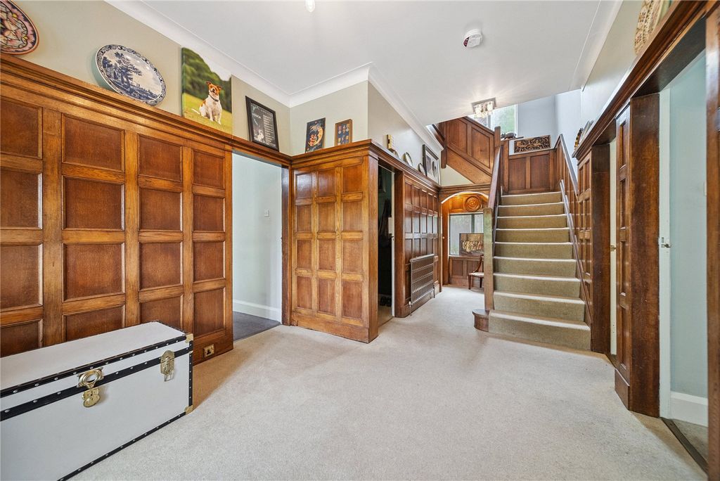Property photo 2 of 23 Entrance Hall