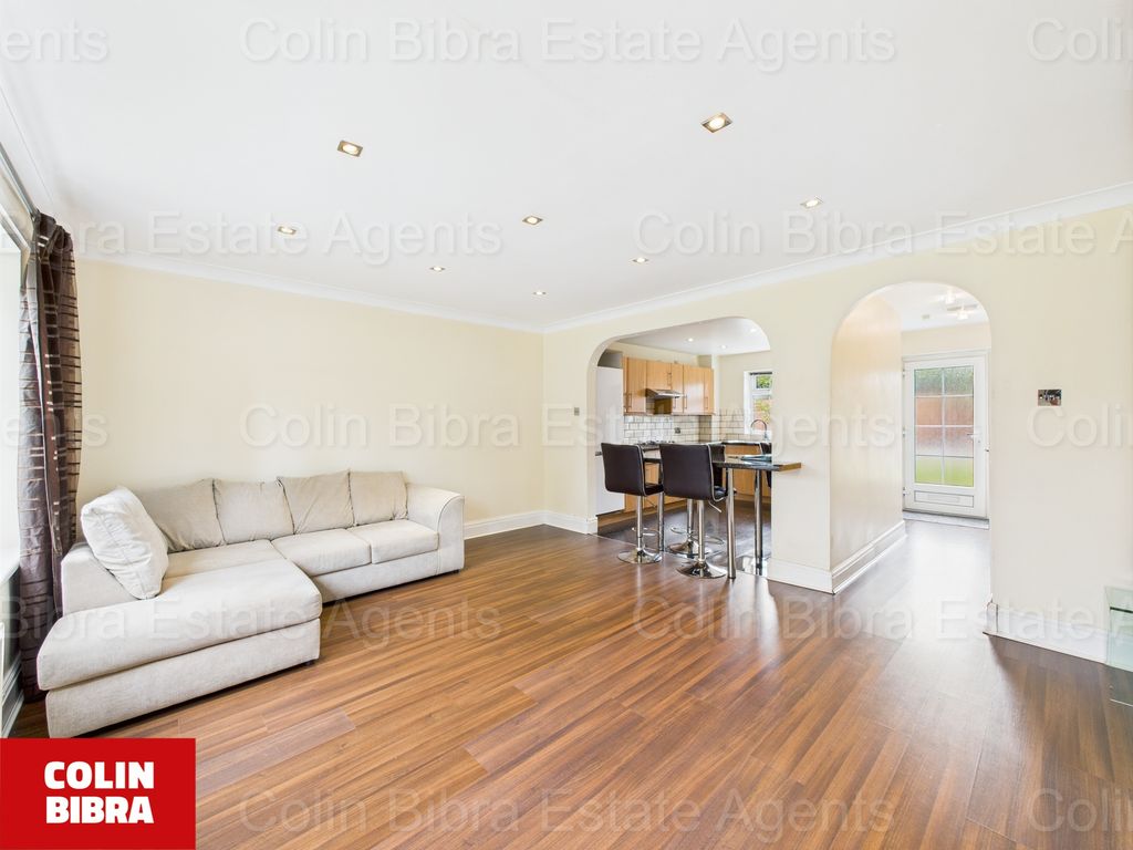 Property photo 3 of 19 Cam04175G0-Pr0045-Still004