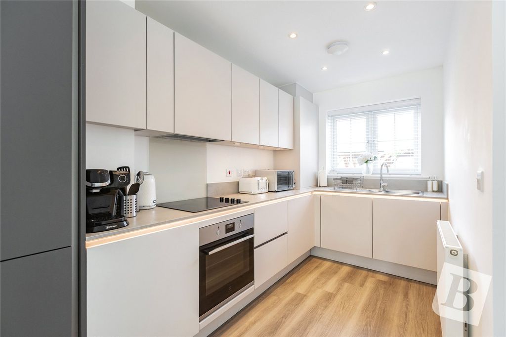 Property photo 2 of 12 Kitchen