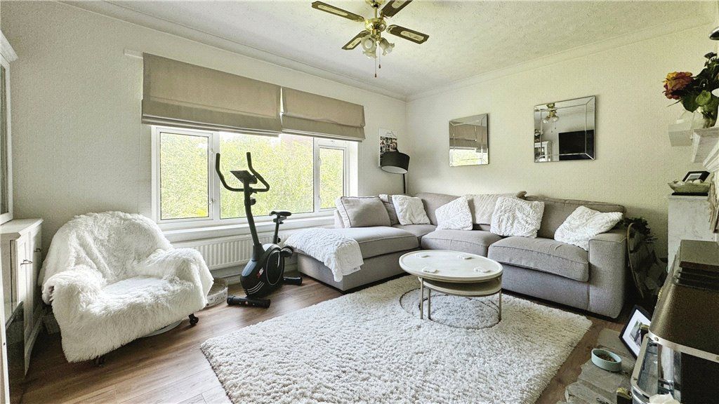 Property photo 2 of 7 Living Room