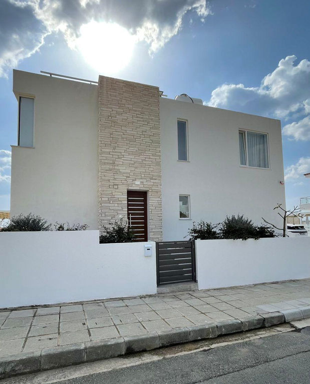 Property photo 2 of 30