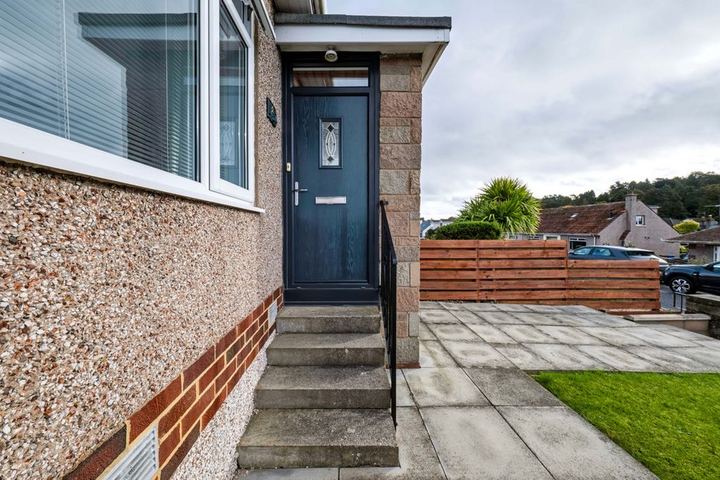 Property photo 2 of 34