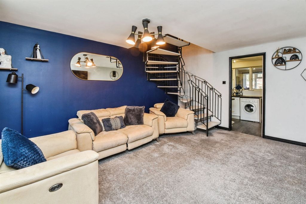 Property photo 3 of 16