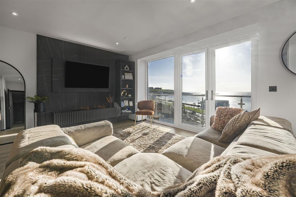 Property photo 3 of 20 11-A7400669.Jpg