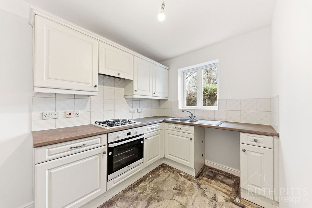 Property photo 2 of 26