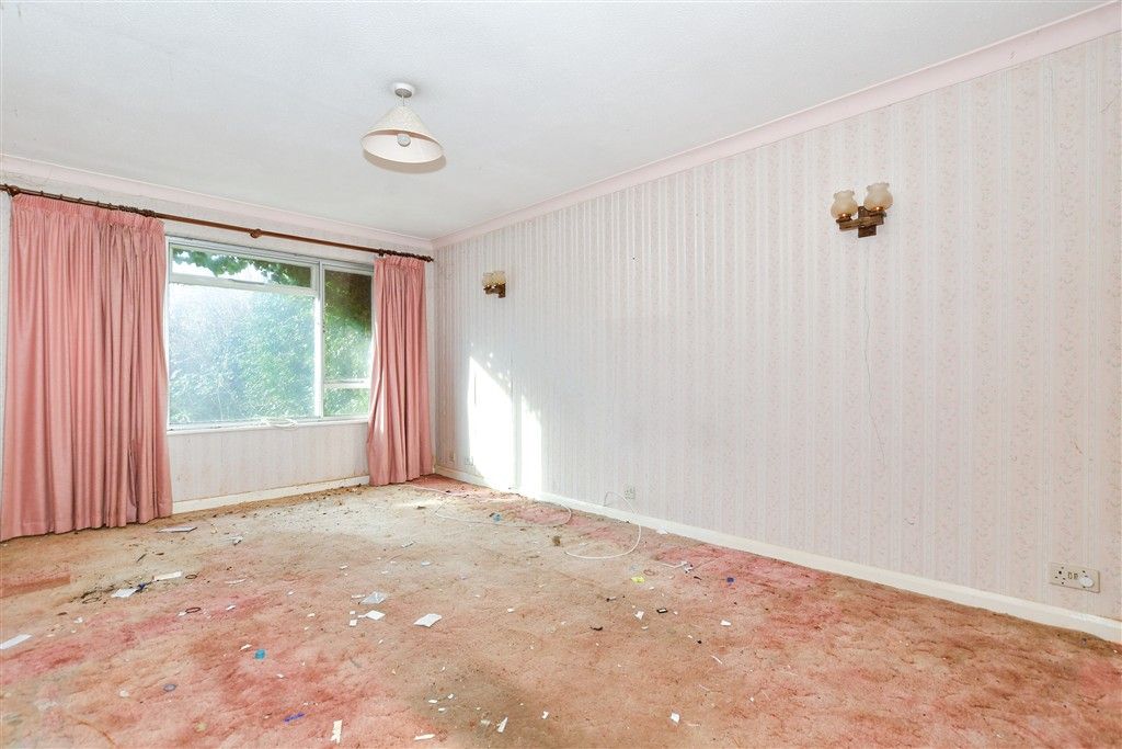 Property photo 3 of 11 Lounge