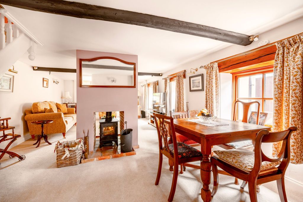 Property photo 3 of 28