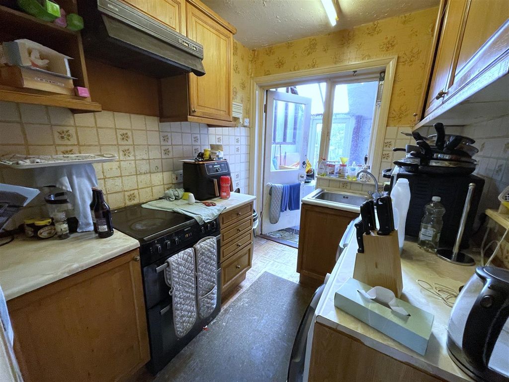 Property photo 3 of 13 Kitchen.Jpeg