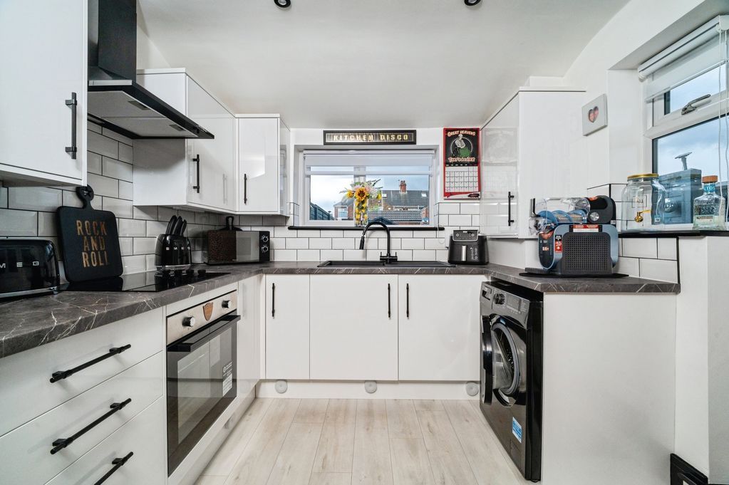 Property photo 2 of 15 Kitchen