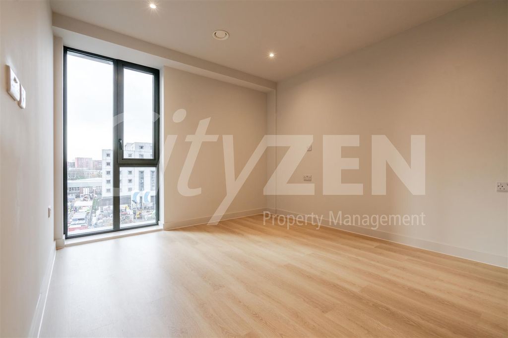 Property photo 3 of 24 Bedroom