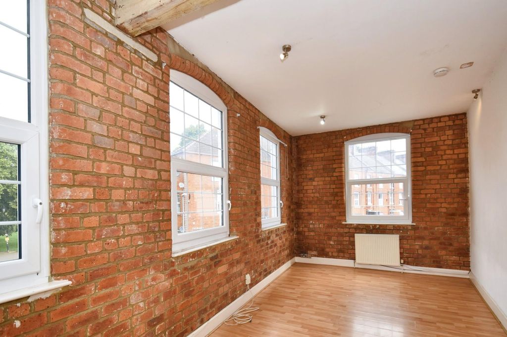 Property photo 2 of 6