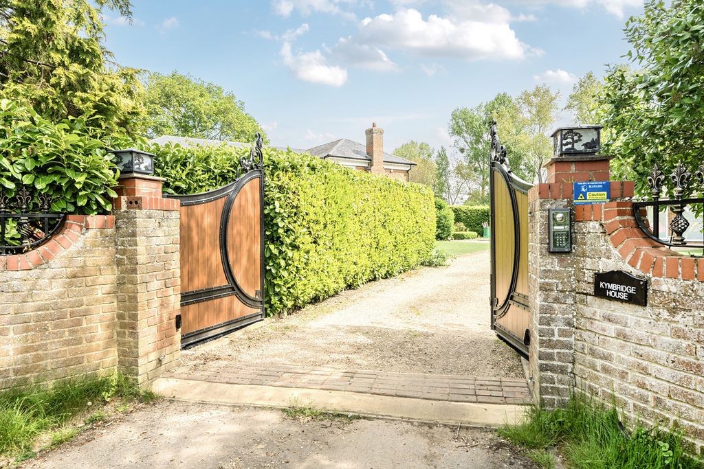 Property photo 2 of 26