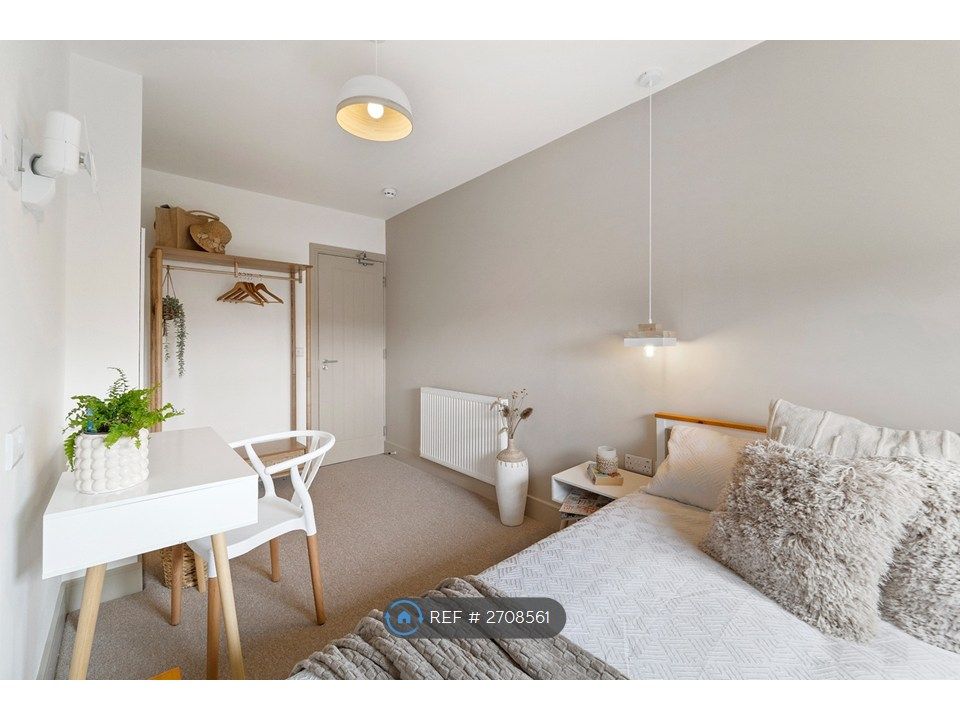 Property photo 2 of 7 Room 6