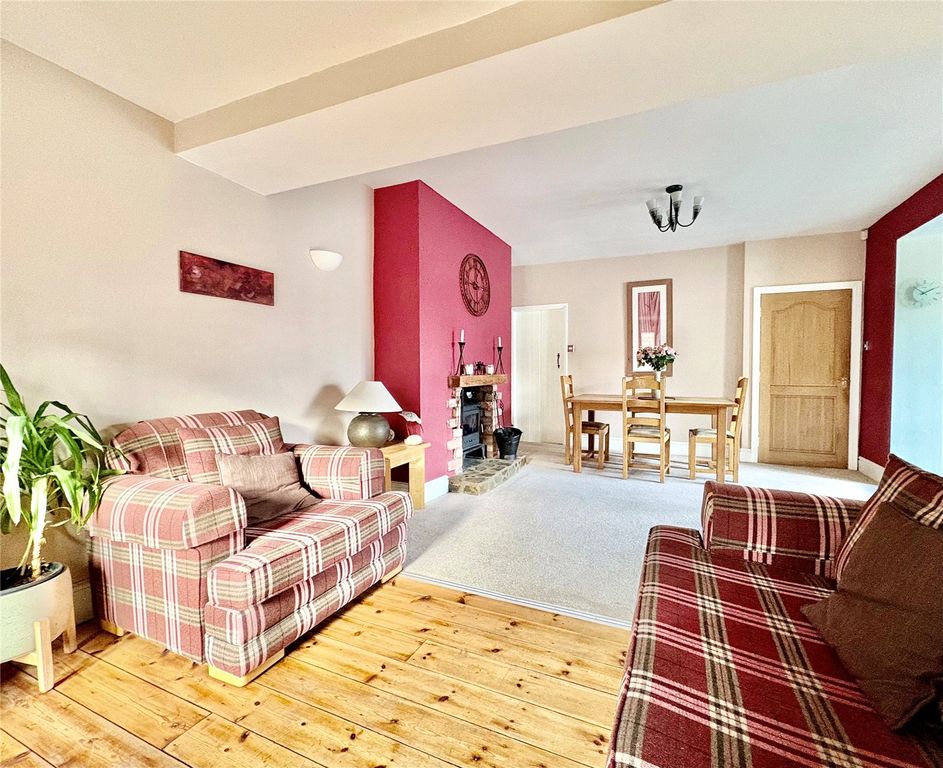 Property photo 3 of 16 Lounge Area