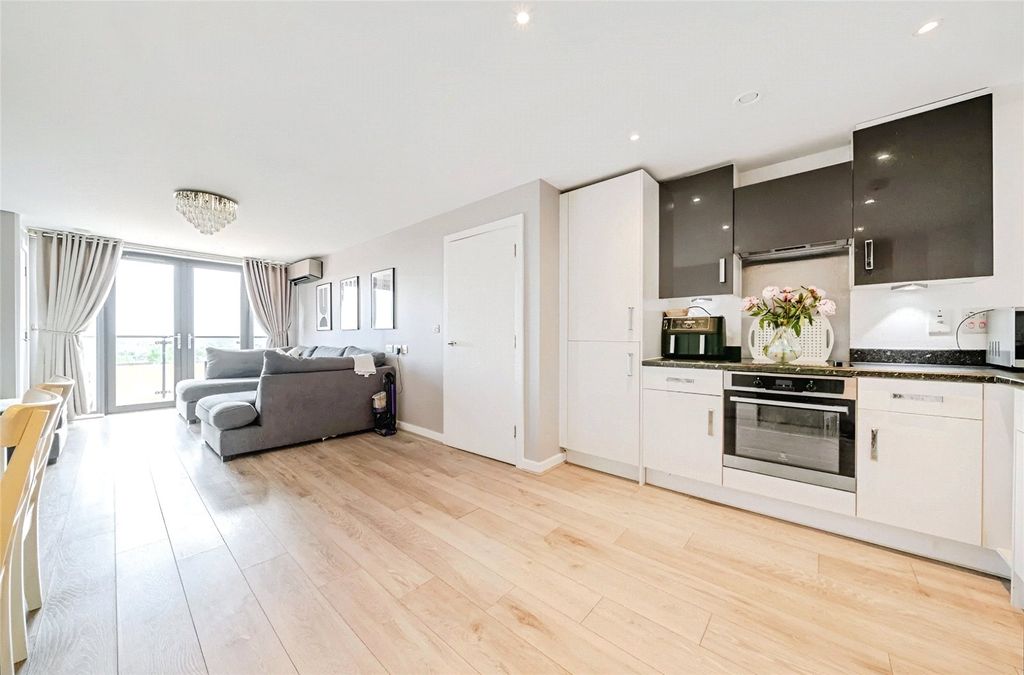 Property photo 3 of 12 Kitchen