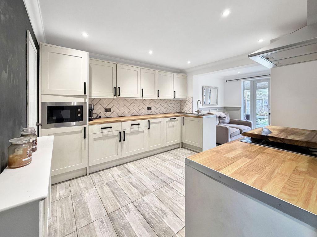 Property photo 2 of 17