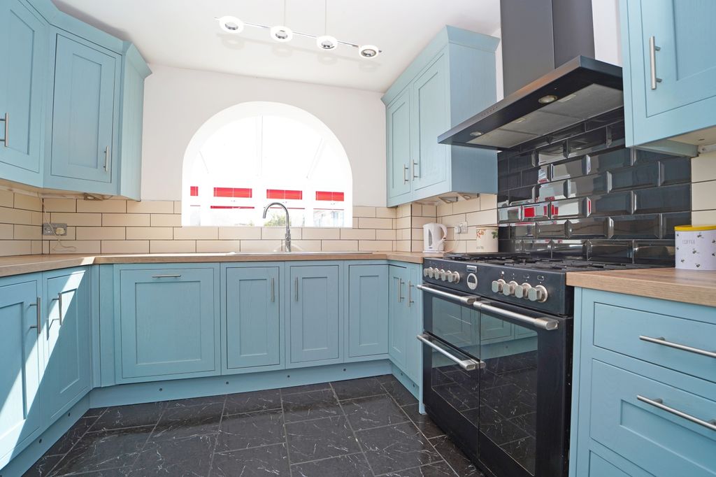 Property photo 2 of 15 Kitchen