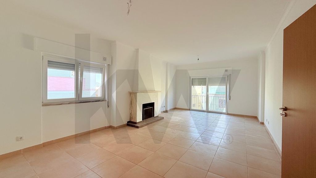 Property photo 1 of 15 Exclusive Newly Renovated 4-Bedroom Apartment | 188.5 m² In A Quiet Area Of Setúbal