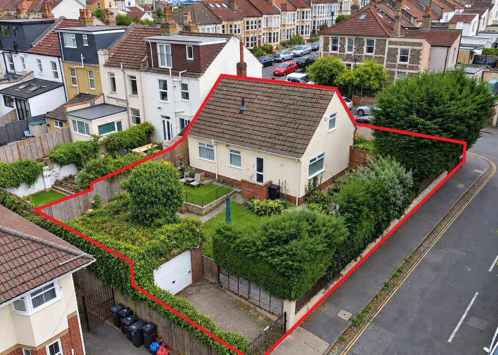 Property photo 3 of 14 11 - Aerial - 3 Bedroom Detached Bungalow.Png