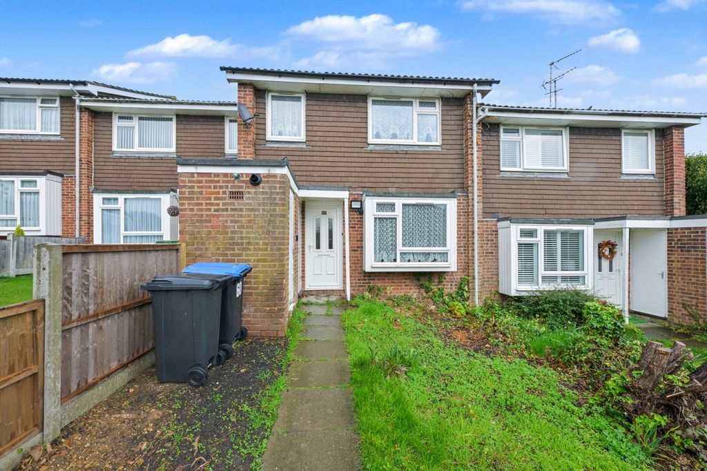 Property photo 1 of 16 60 Madells, Epping, Essex CM16 4Nw