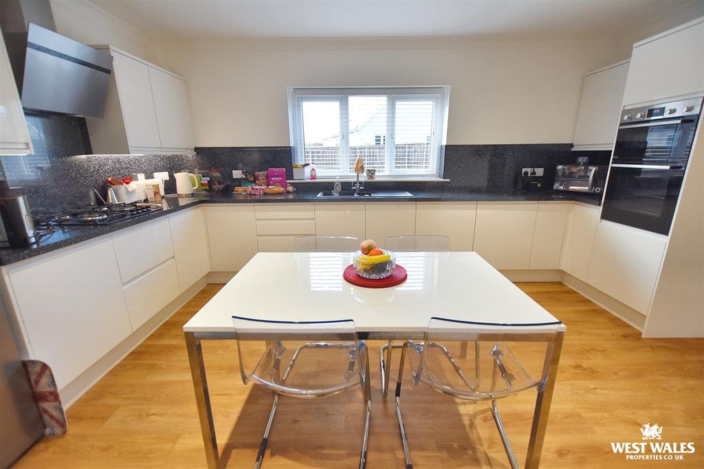 Property photo 2 of 21 17 (83).Jpg