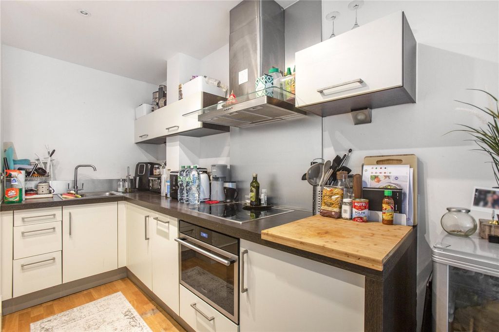 Property photo 2 of 11 Kitchen