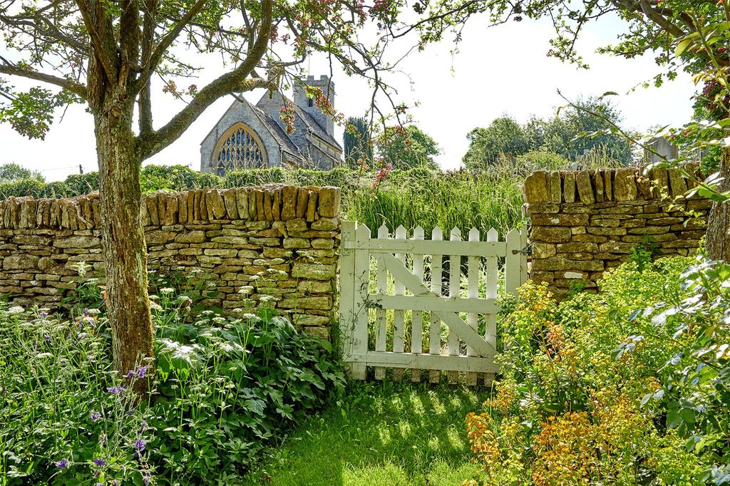 Property photo 3 of 26 Garden