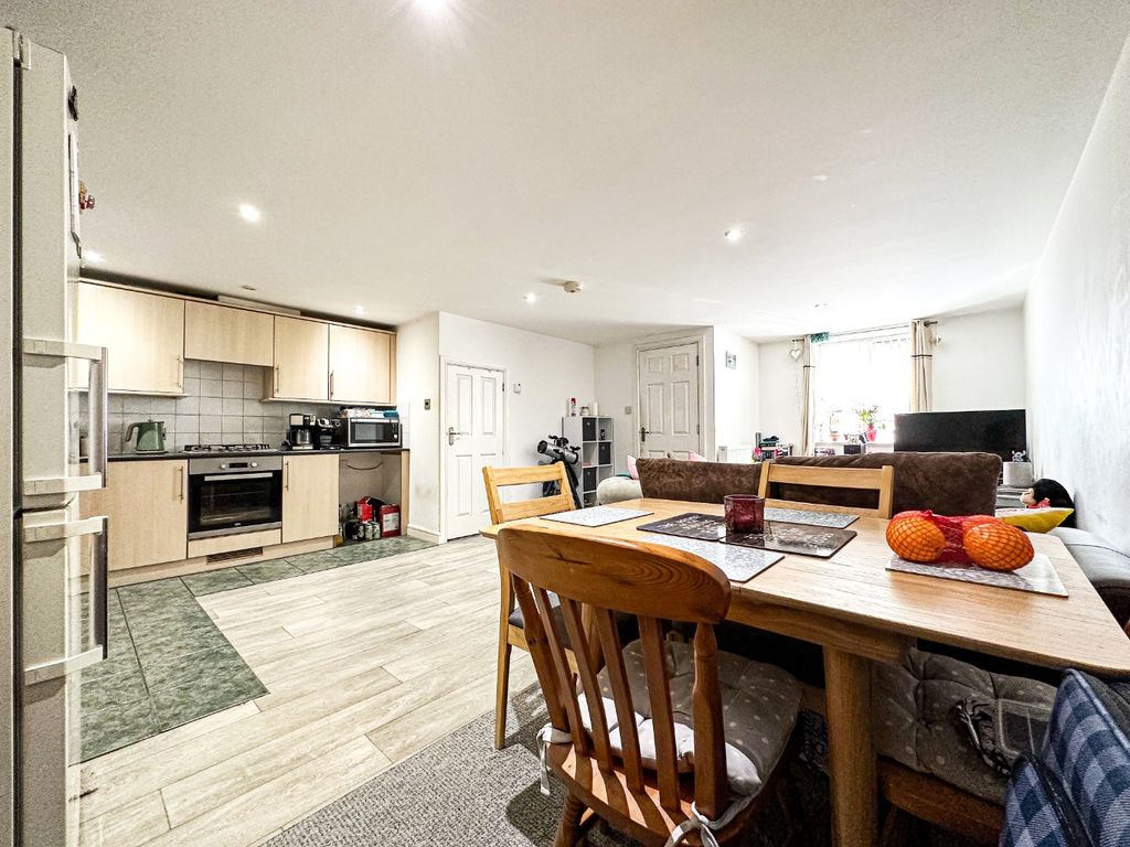 Property photo 3 of 13 4512075