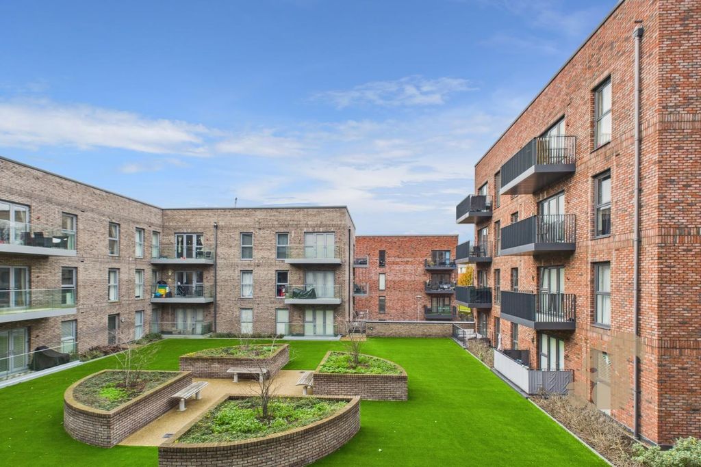 Property photo 2 of 12 Cam01814G0-Pr0046-Still004.Jpg