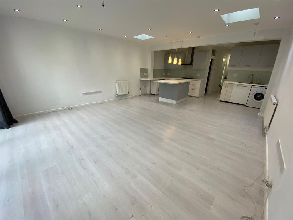 Additional image 6 of 5 bed semi-detached bungalow for salePurland Close, Dagenham RM8