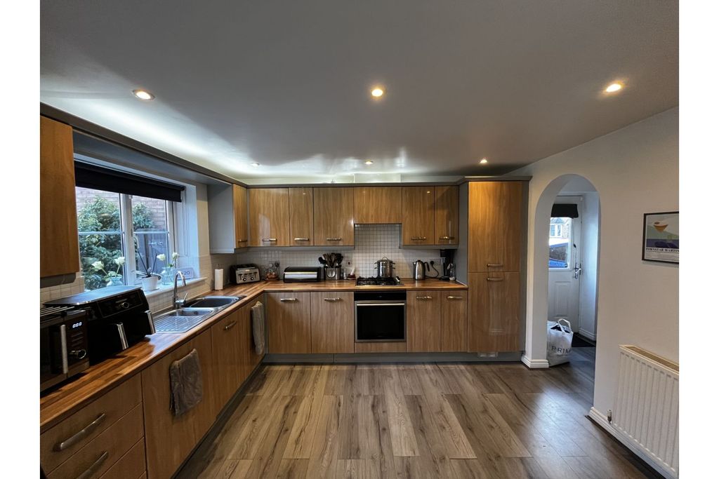 Property photo 3 of 25