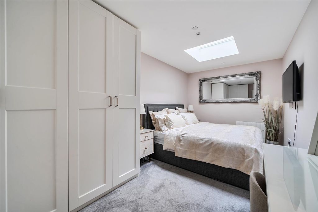 Property photo 3 of 12 1385160-1-6933010632878.Jpg