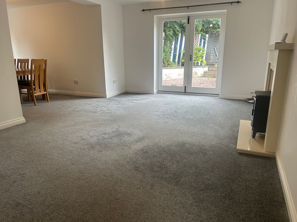Property photo 2 of 11 Living Room