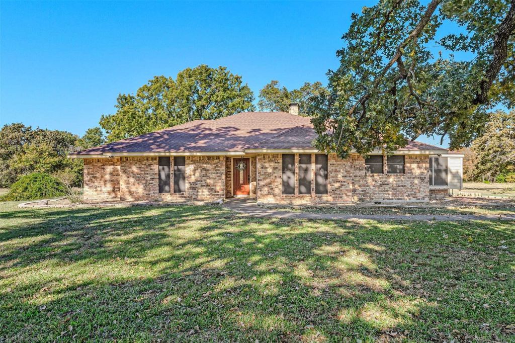 Property photo 1 of 26